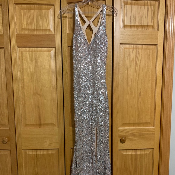Gorgeous prom dress - Picture 2 of 6